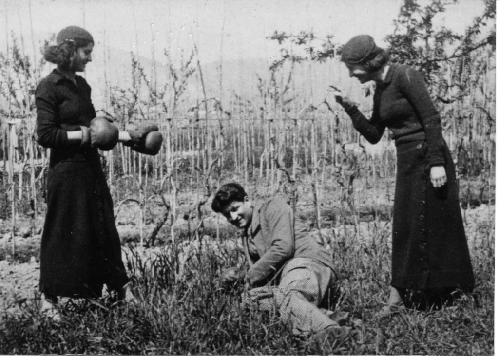 Corinna Fidi, Severino Iozzelli ed Elsa Fidi in Padule negli anni ’30. I primi due sono fra le vittime dell’eccidio
