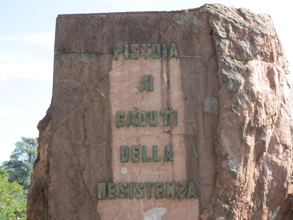 Particolare dell'iscrizione sul monumento