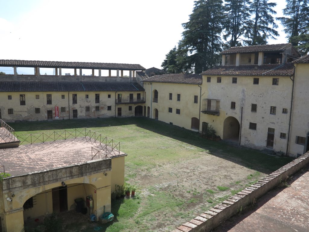 Il cortile interno della Fortezza, noto come "Piazza d'armi"