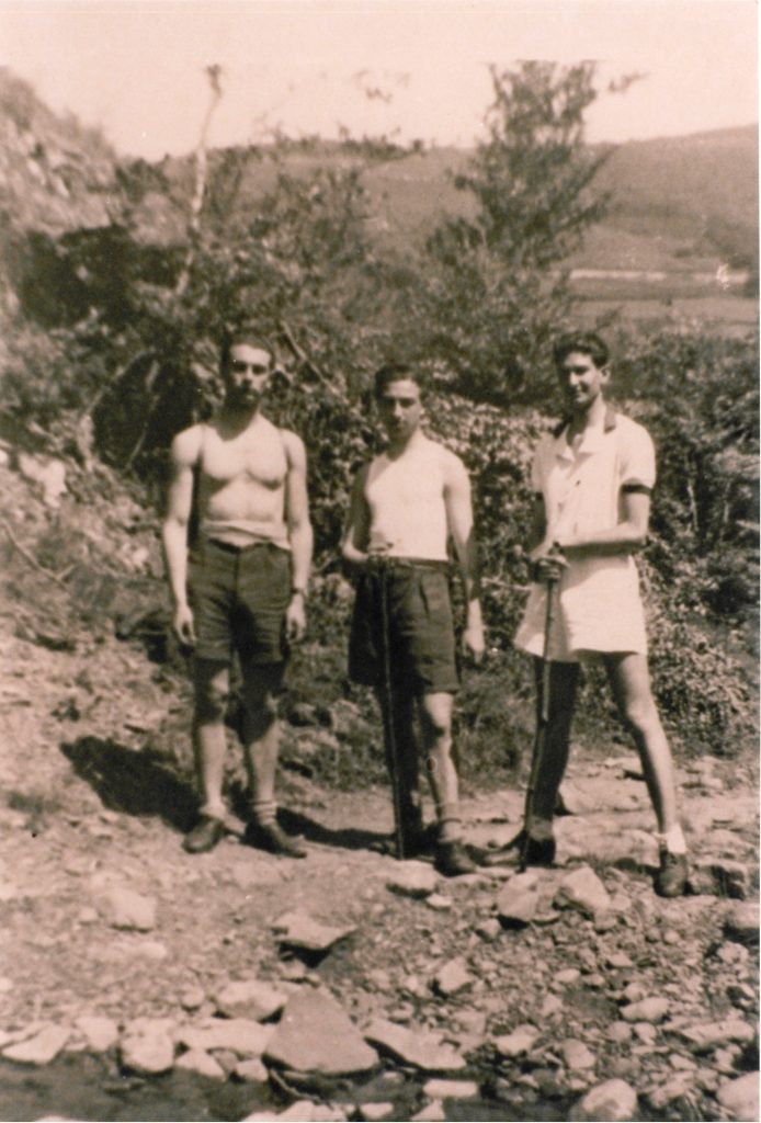 Silvano Fedi (a sinistra) e altri due amici sul Montalbano